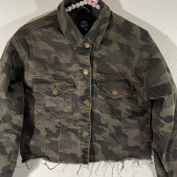 C&A Cropped Camo Raw Hem Jacket With Chest Pockets Size Medium - Picture 2 of 6